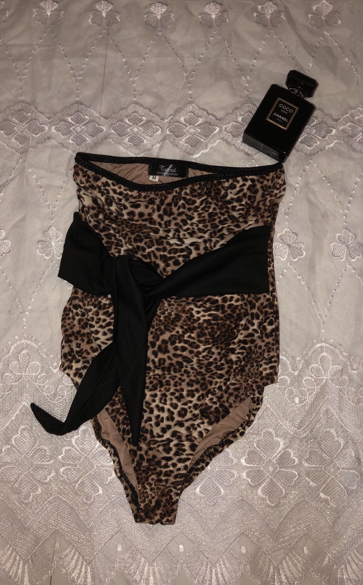 בגד ים שלם היסטרי קיים במידות S, M