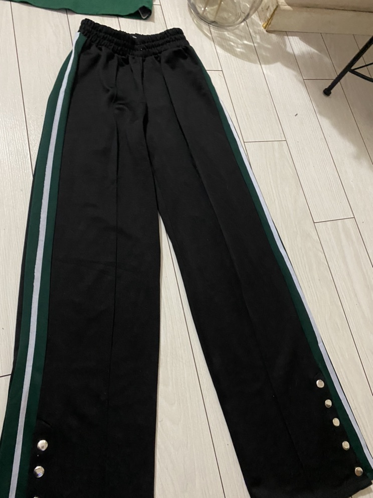 מכנס שלא נלבש מתאים עם כל דבר בארון 