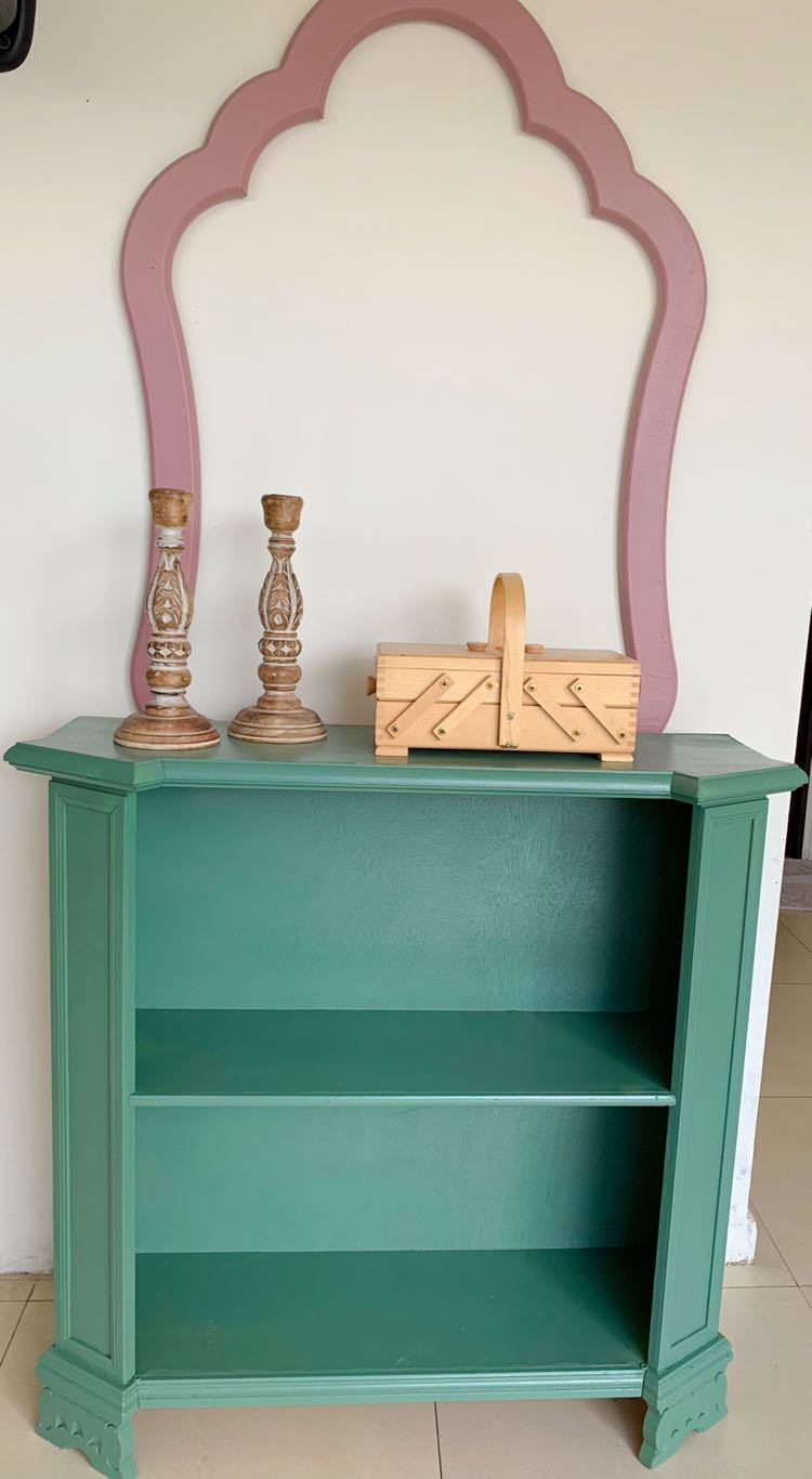 שידות כניסה ומצעים ומדפים