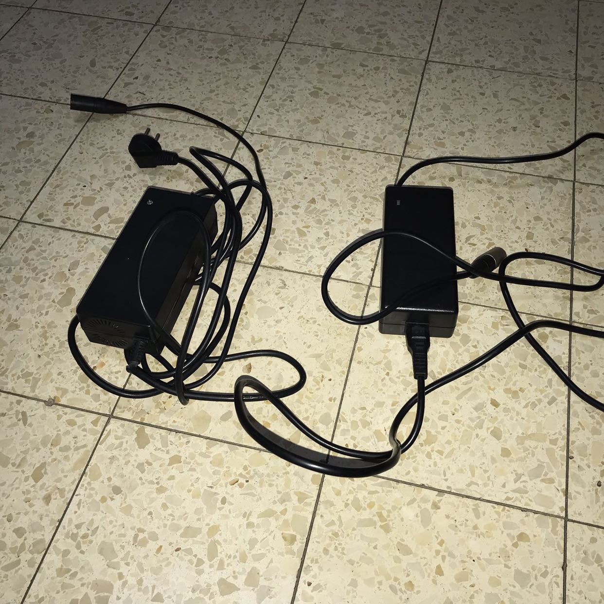 מטענים לאופניים חשמליים 48 וולט 36 וולט