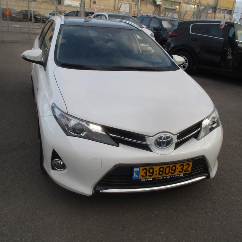 toyota אוריס 2015
