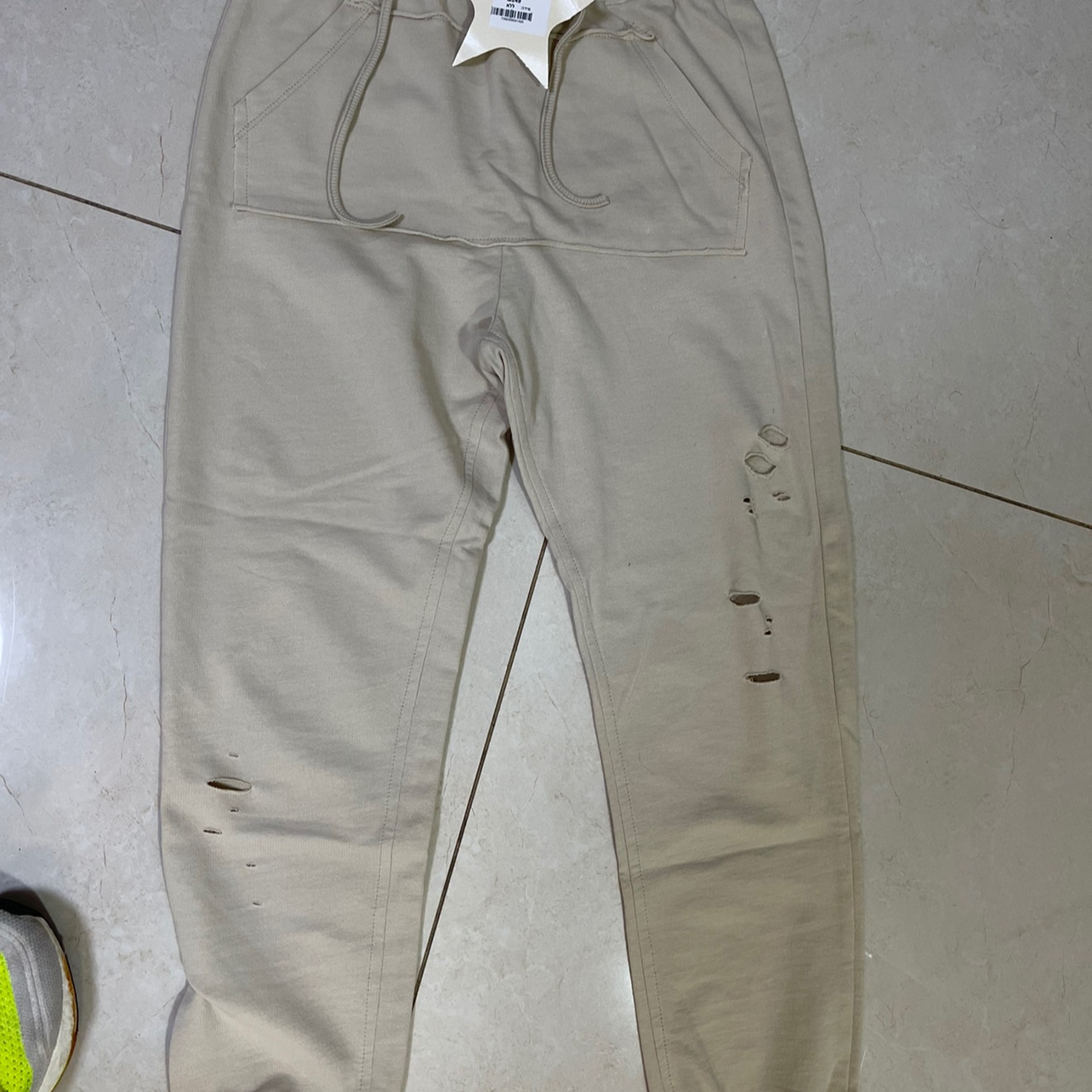 מכנס שמנת חדש של גוטה