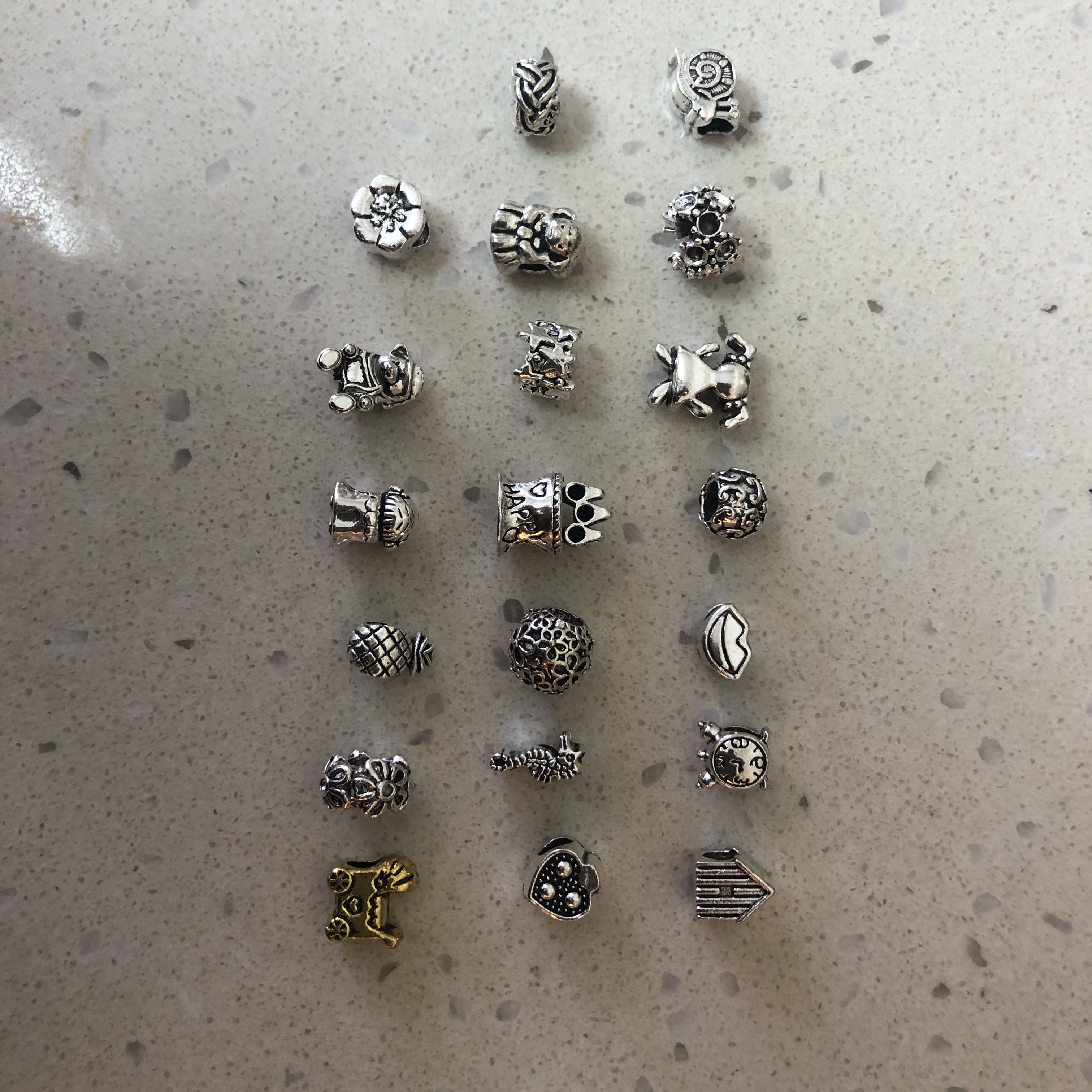 צארמרים מהממים במחיר של 20 שקל לחרוז!!!