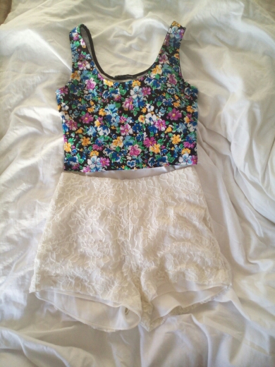 גופייה ומכנס מהמם