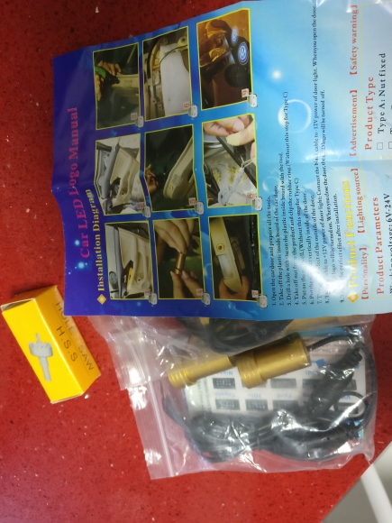 פרוג'קטור פתיחת דלת מוצר מאוד מיוחד שמאיר בסמל BMW