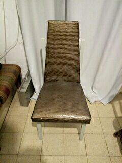 כיסא בחדר