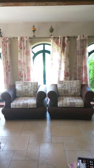 סַפָּה + שתי כורסאות מראטן אמיתי