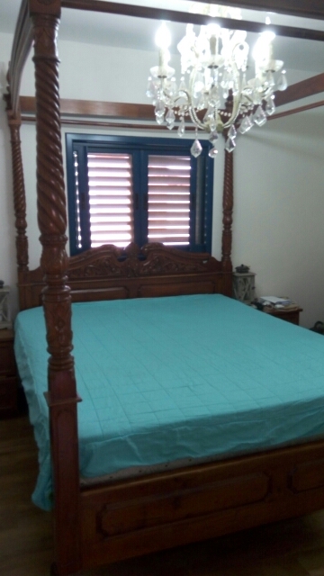 מיטת אפיריון כולל ווילונות מתחרה