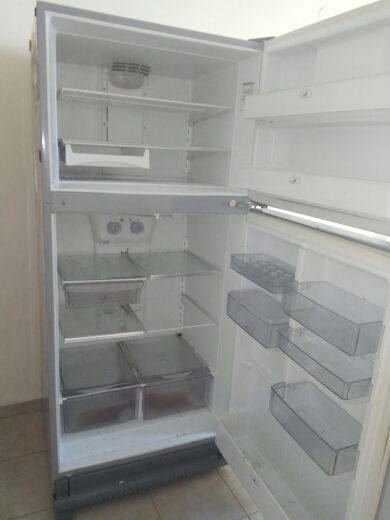 מקרר של Amcor בן 6 שנים עובד מצוין!!!