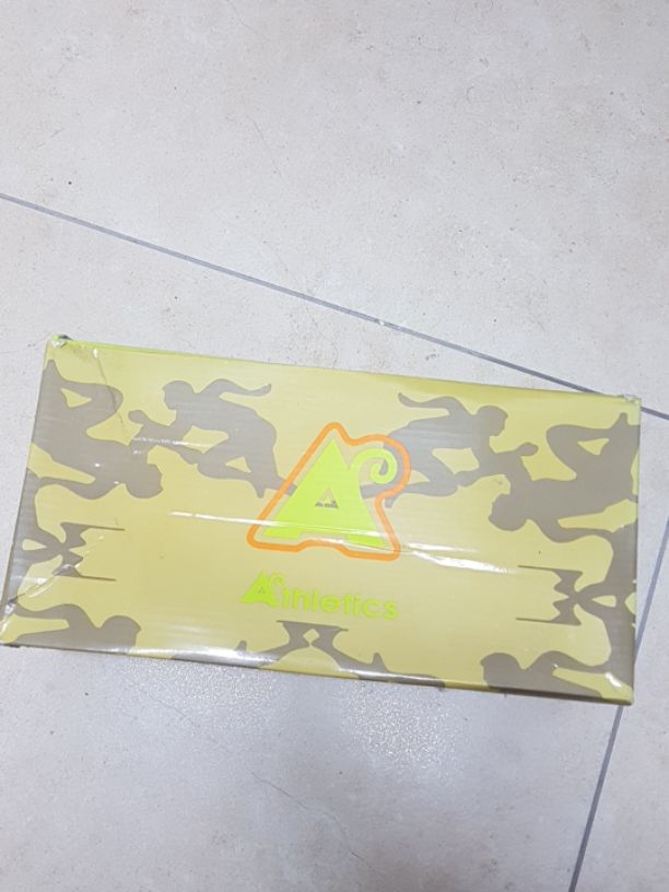 נעליים צבע לבן 