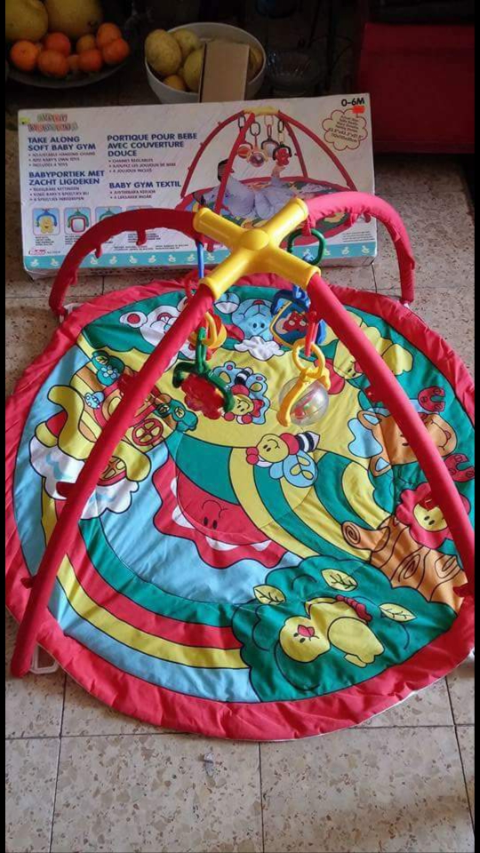 אוניברסיטה חדשה עם כל האביזרים (האריזה קצת קרועה) 