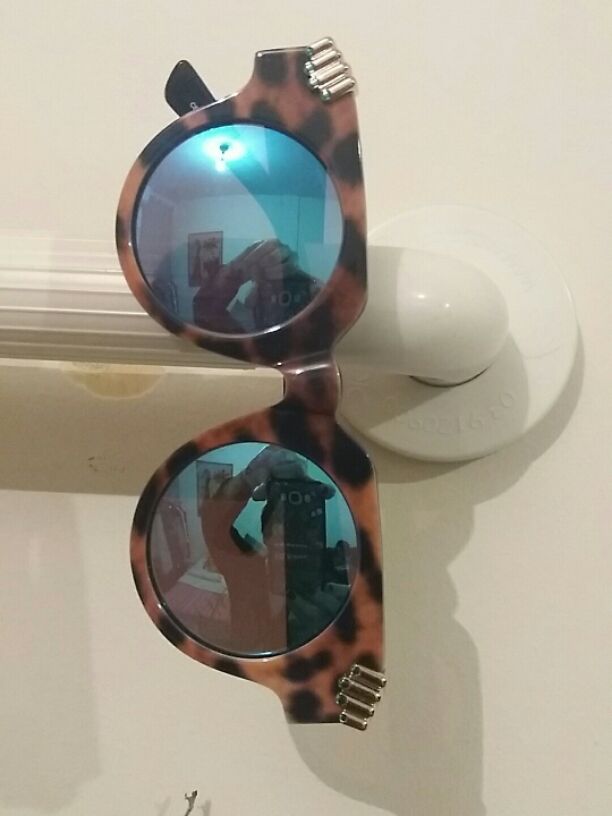 משקפי שמש של המותג house of Holland 