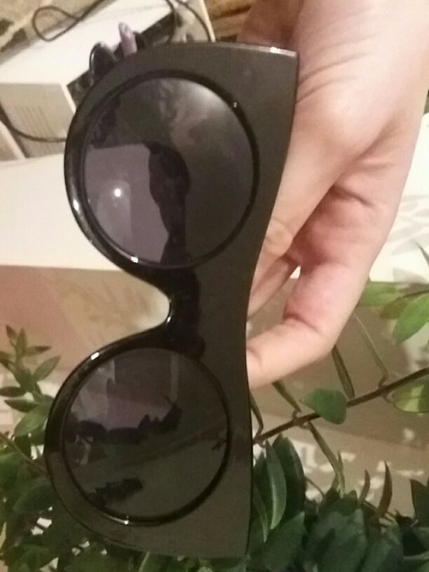 משקפי שמש של המותג pink fur 