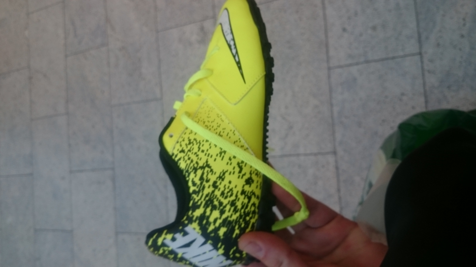 נעלי כדורגל לילדים