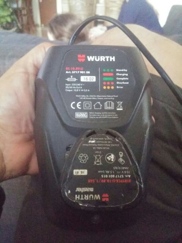 מטען פלוס סוללה 10.8V. חברת WURTH