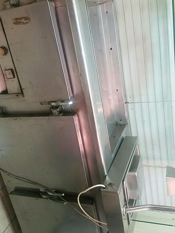 מקרר 3 דלתות מצב מצוין עים קירור לסלטיה