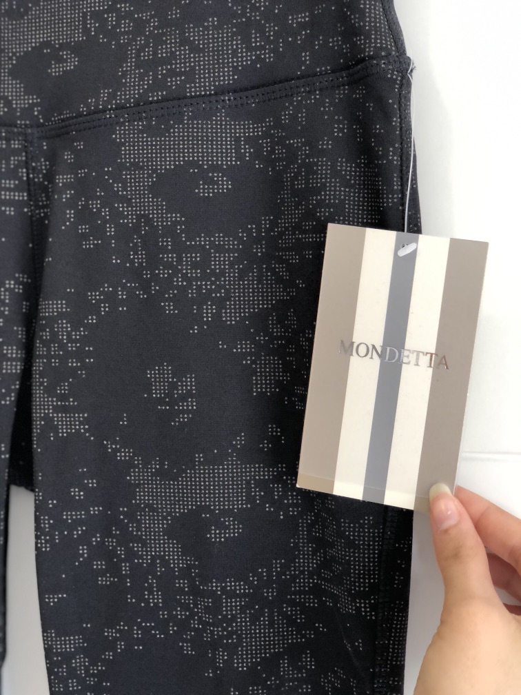 טייץ ספורט יוקרתי של חברת MONDETTA הקנדית