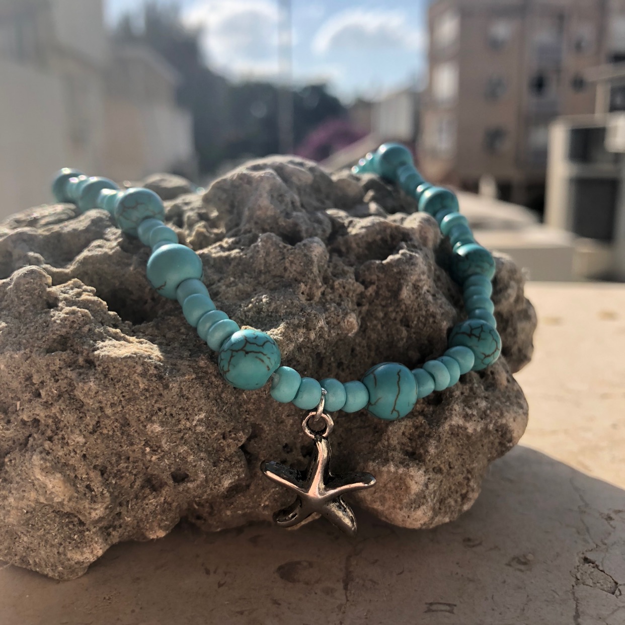 שרשרת חרוזים וקריסטלים בעבודת יד 