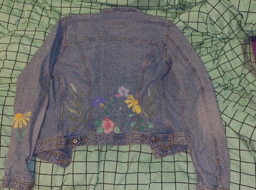 ז׳קט ג׳ינס פרחוני מהמם, מידה M 🍄