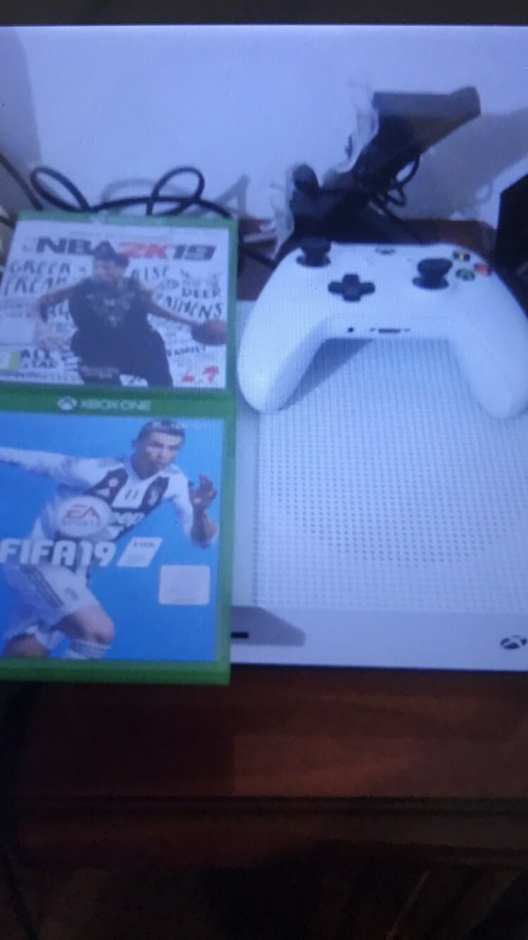 Xbox one s חדש!!!! עם 2 משחקים