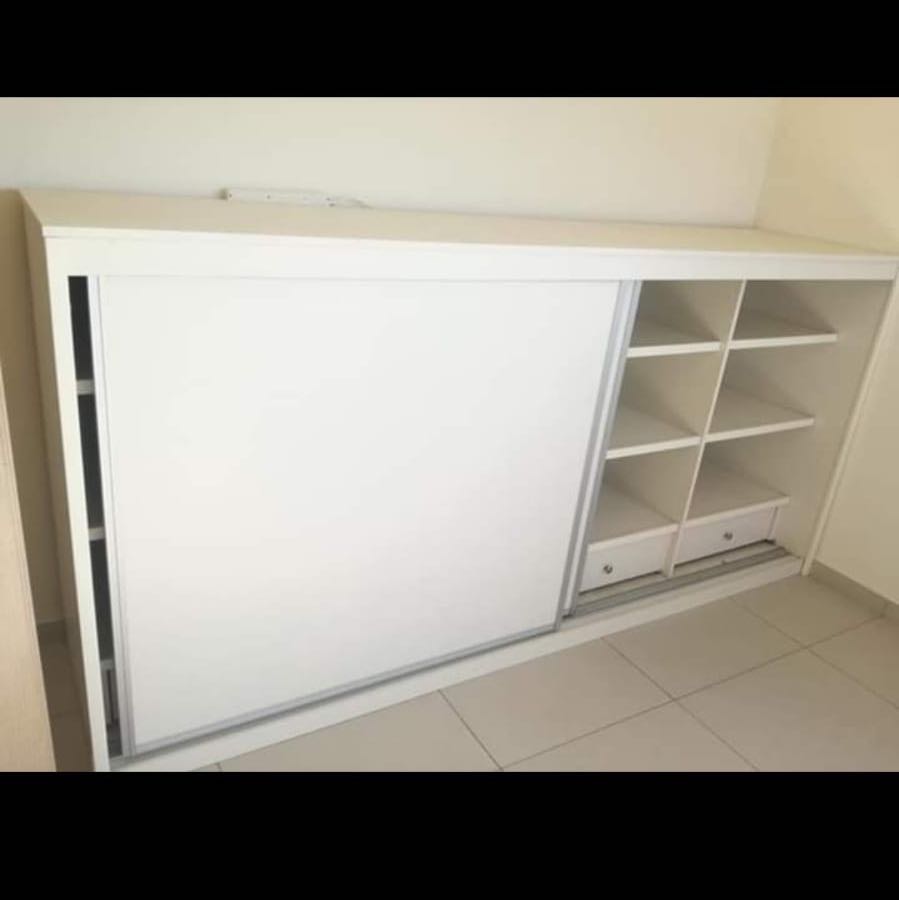 ארון רב שימושי 