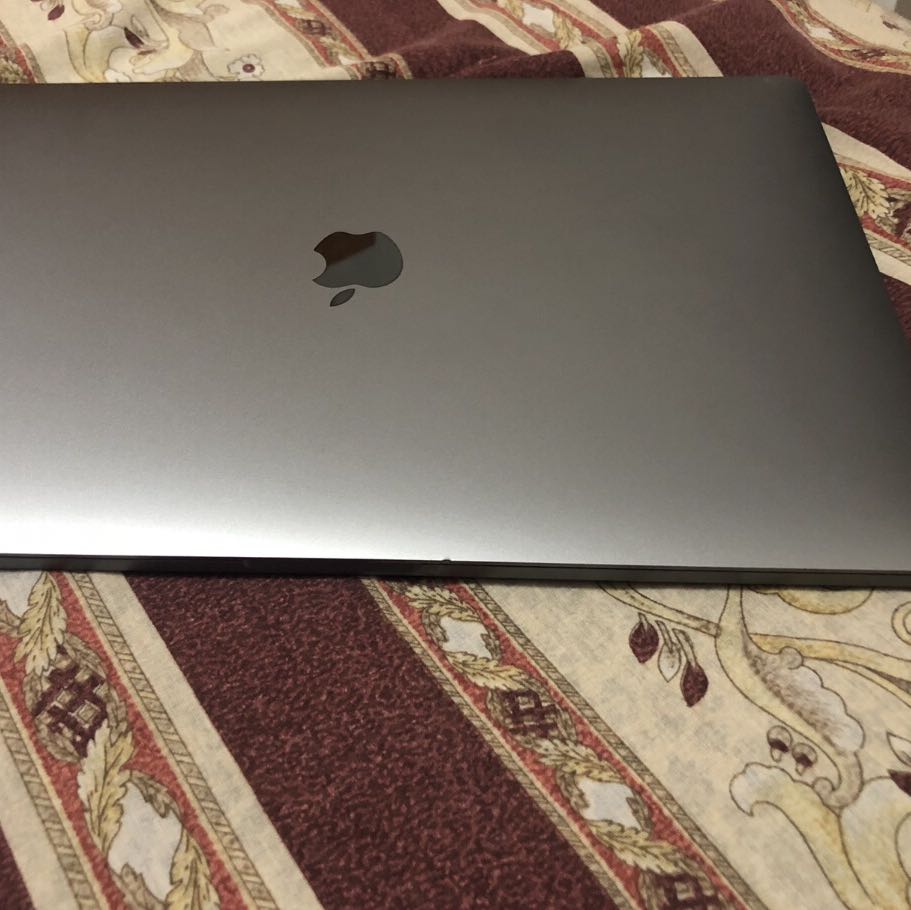 MacBook 15 inch , 2018