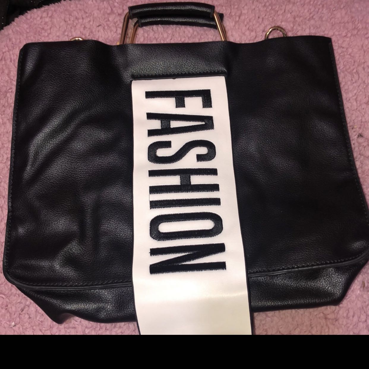 תיק עור שחור מהמם