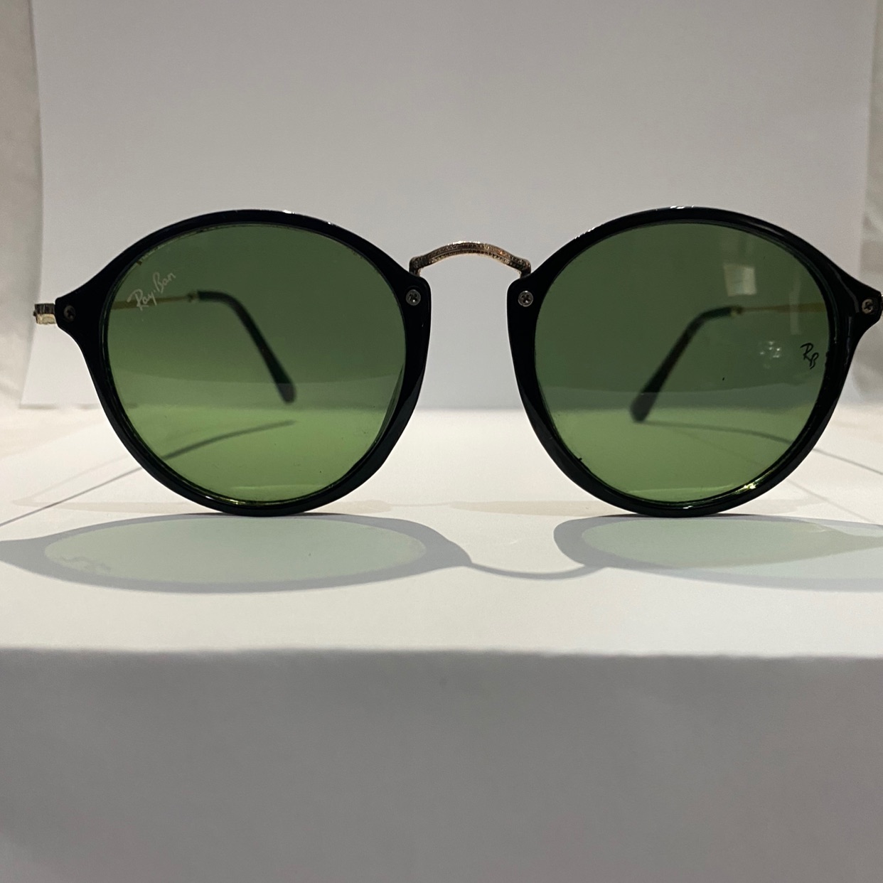 משקפי שמש של ריי בן כולל משלוח