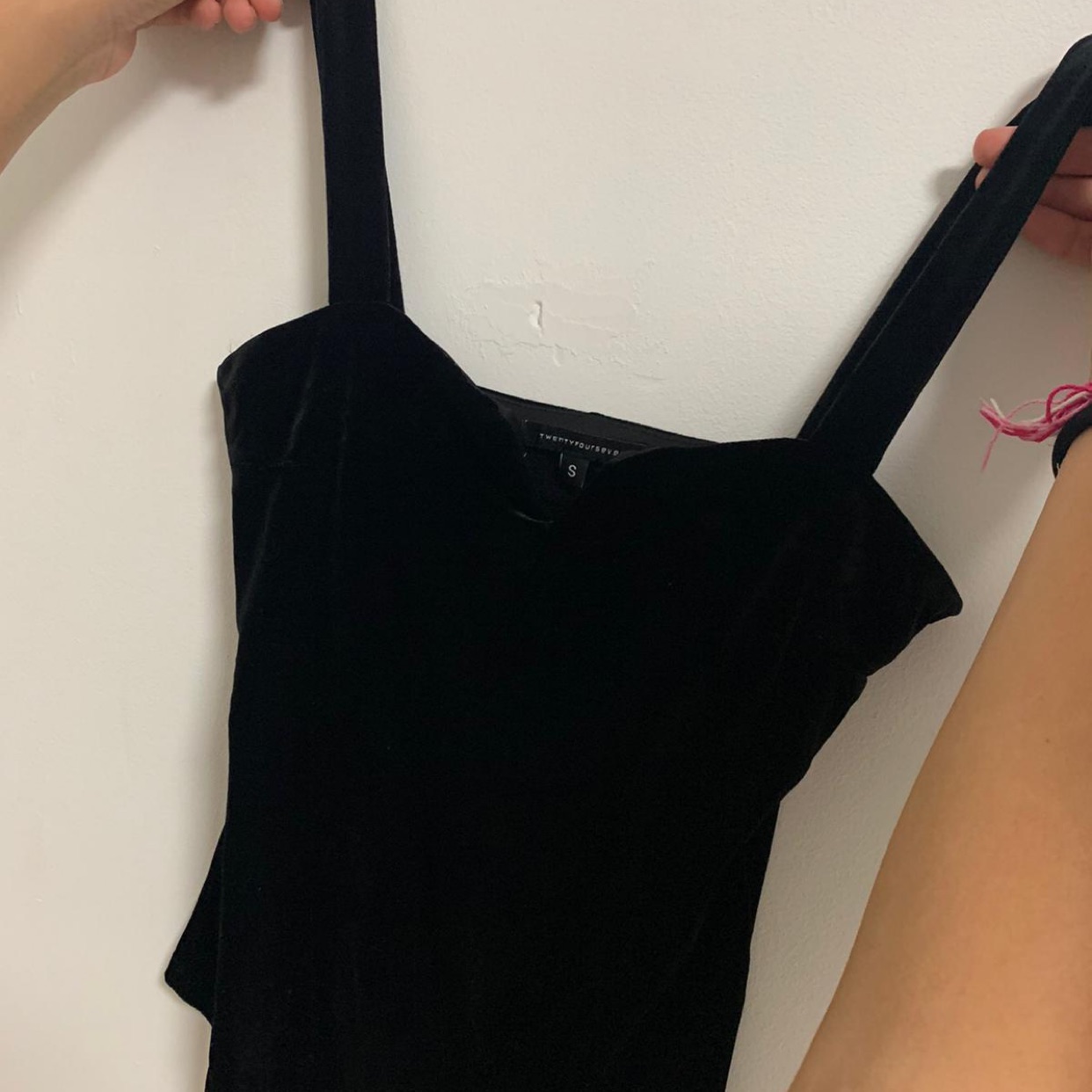 גופייה שחורה מבד וולוט velvet 