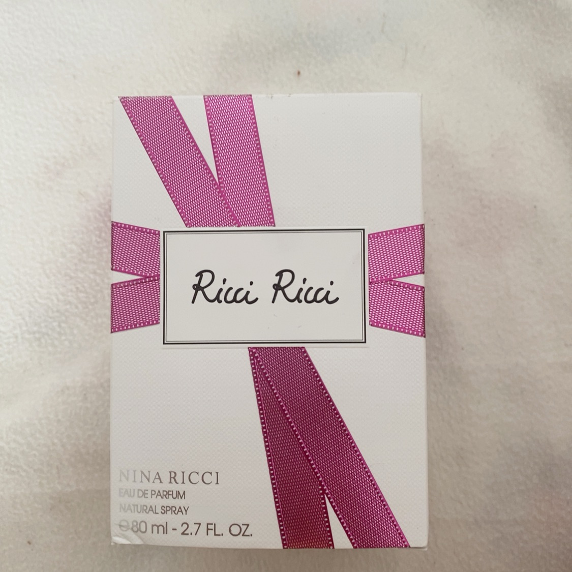 בושם של נינה ריצ’י בריח מהמם! לא שומש אפילו לא פעם אחת!!!