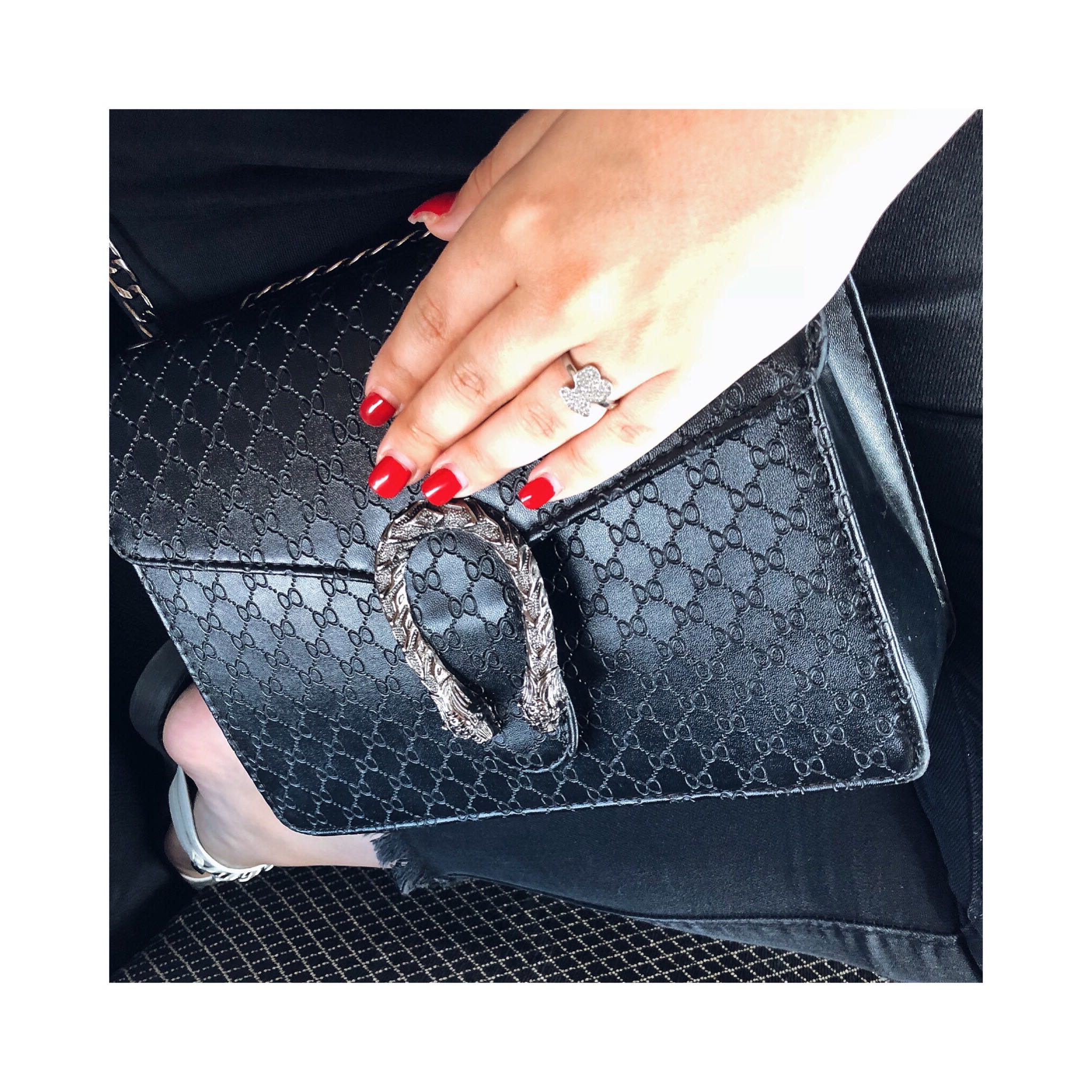 תיק מעלף דומה למקור! 