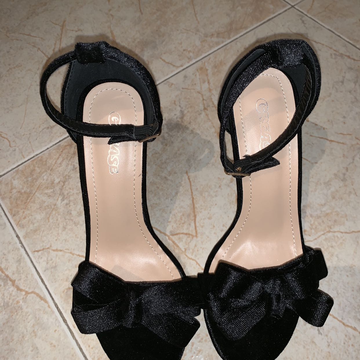 עקב חדש מהממם מקטיפה לא היה בשימוש מידה 36-37