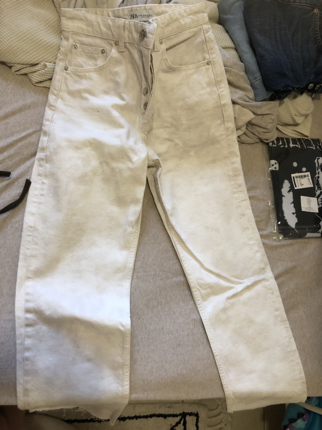 גינס גזרה ישרה בז׳ Zara 