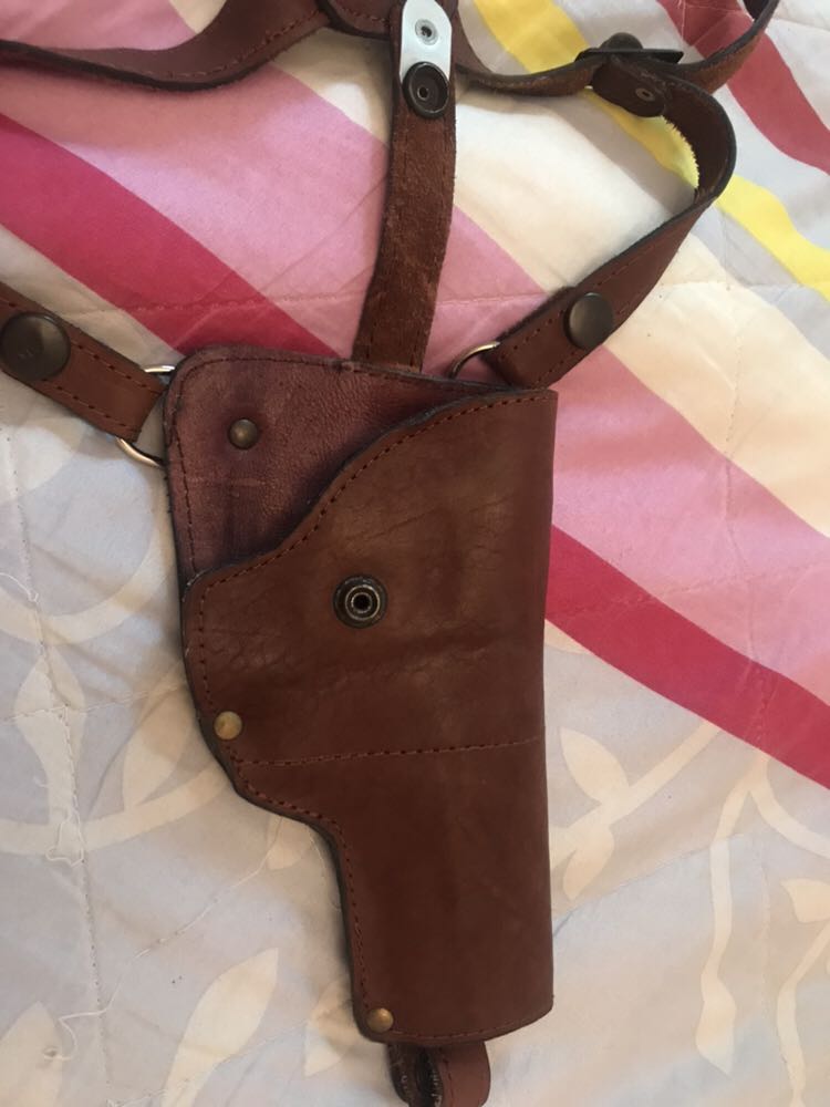 נרתיק כתפיים לאקדח. עור אמיתי. 