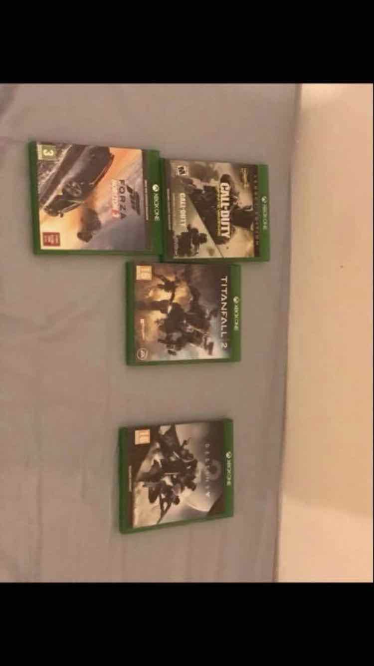 xbox games and statue (תקראו את התיאור!)