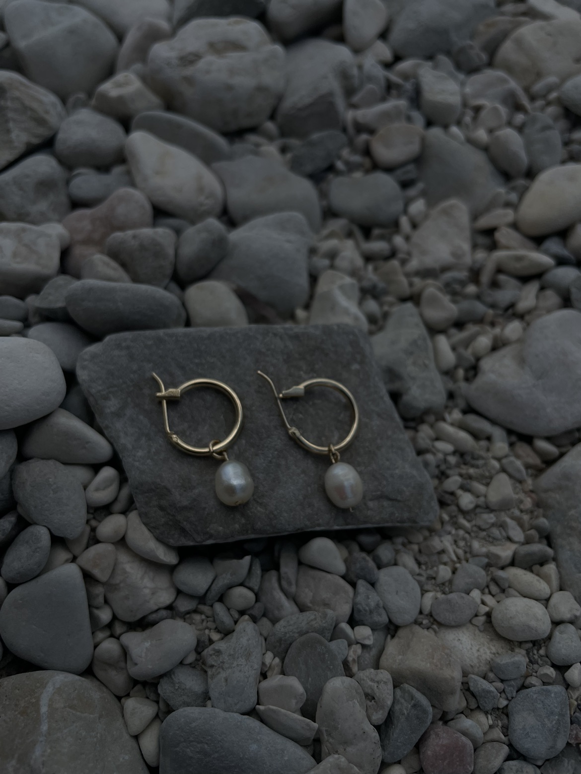 עגילי חישוק פנינה עדינים 🌸