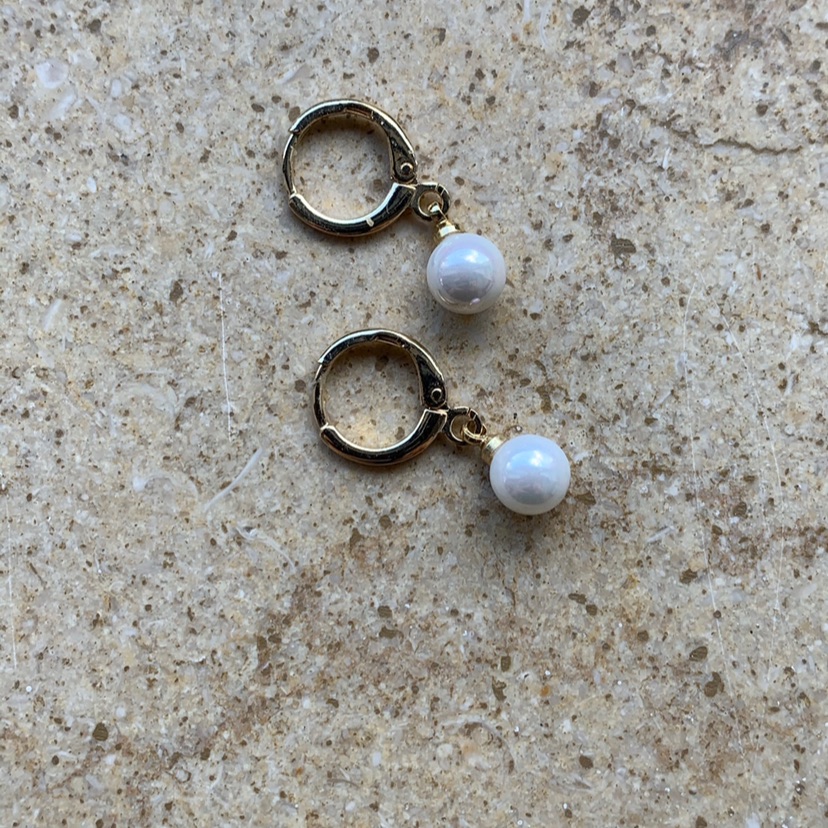 עגיל פנינה נוחה וקלה ועדינה ומהממת ומתאים להכול!