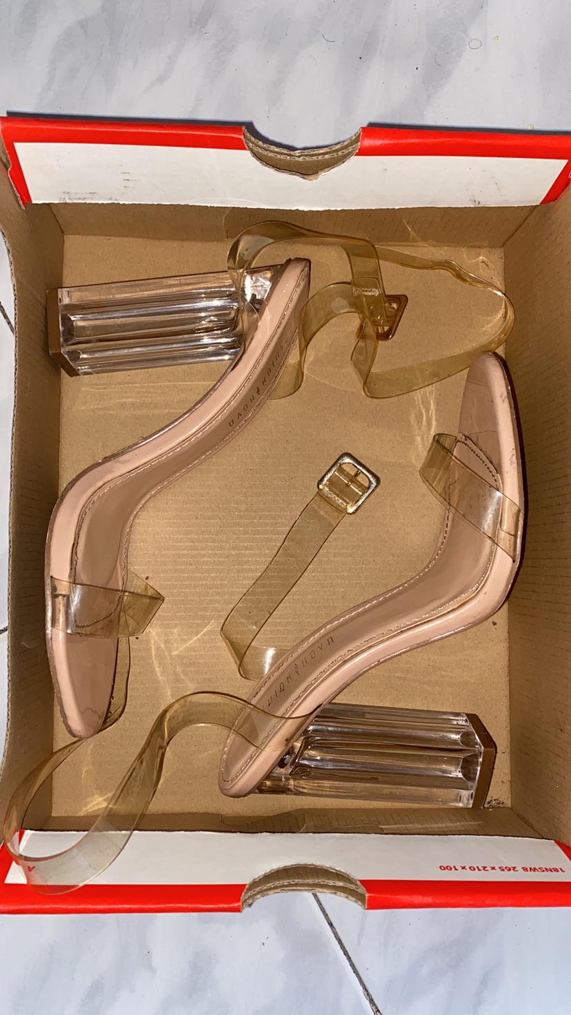 עקבים מהממות מfashionnova רק ב170 שח!