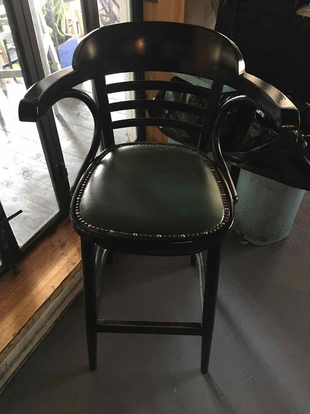 כסא עם משענת