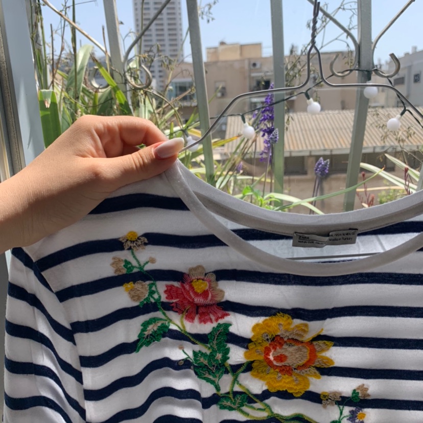 טישירט פסים עם ריקמה