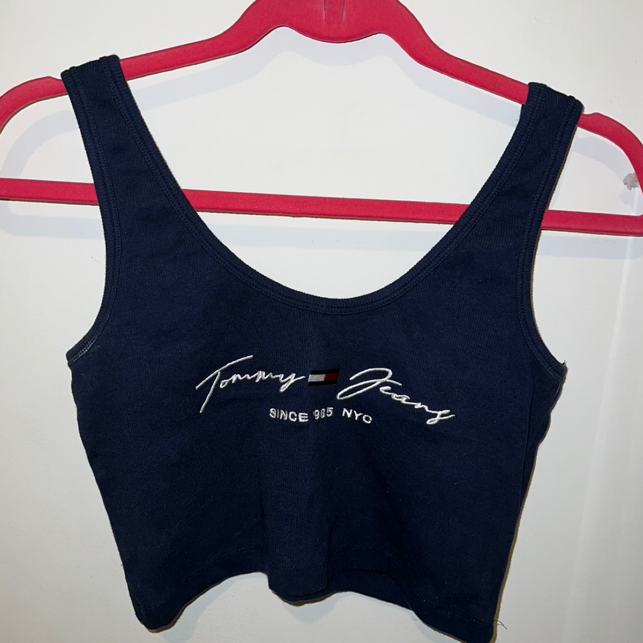 גופיית קרופ מהממת של טומי הילפיגר