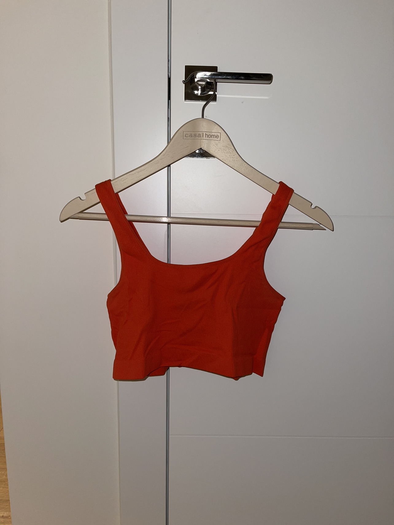 קרופ טופ כתום, מידה M. לא נלבש. נמכר עקב טעות במידה