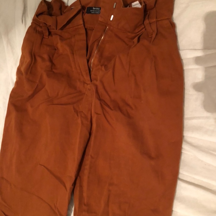 מכנס מהמםם של ברשקה ממש מחמיא לגוף מידה s