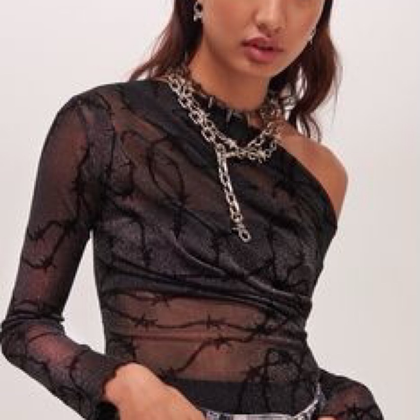 חולצת אוף שולדר מנצנצת שקופה של JADED