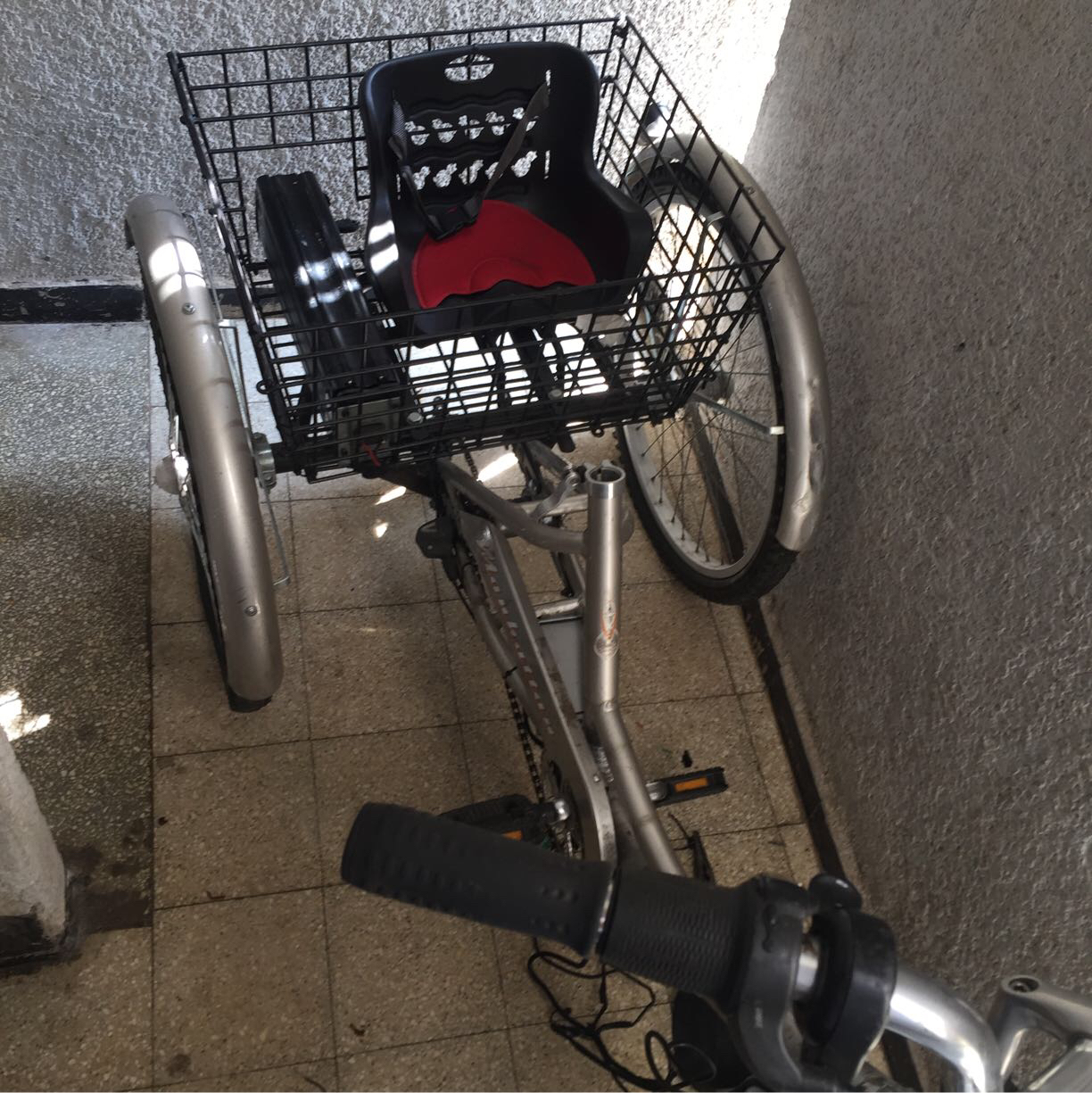אופניים תלת מנוע חדש בקר חדש בטרייה 48 יש להם אזעקה והשלט אבד כל צריך מישהו שמבין קצת בחשמל אופניים