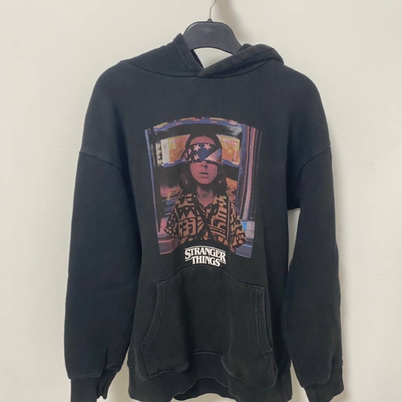 קפוצ׳ון של stranger things מPull&bear במצב טוב 
