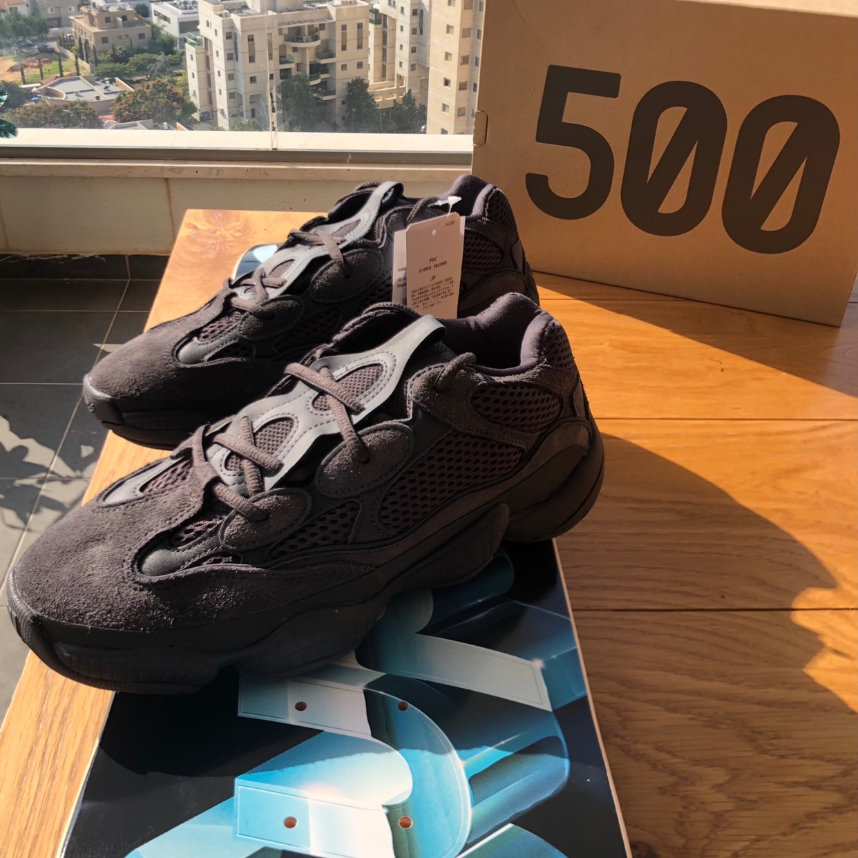 
Yeezy 500 utility black 


