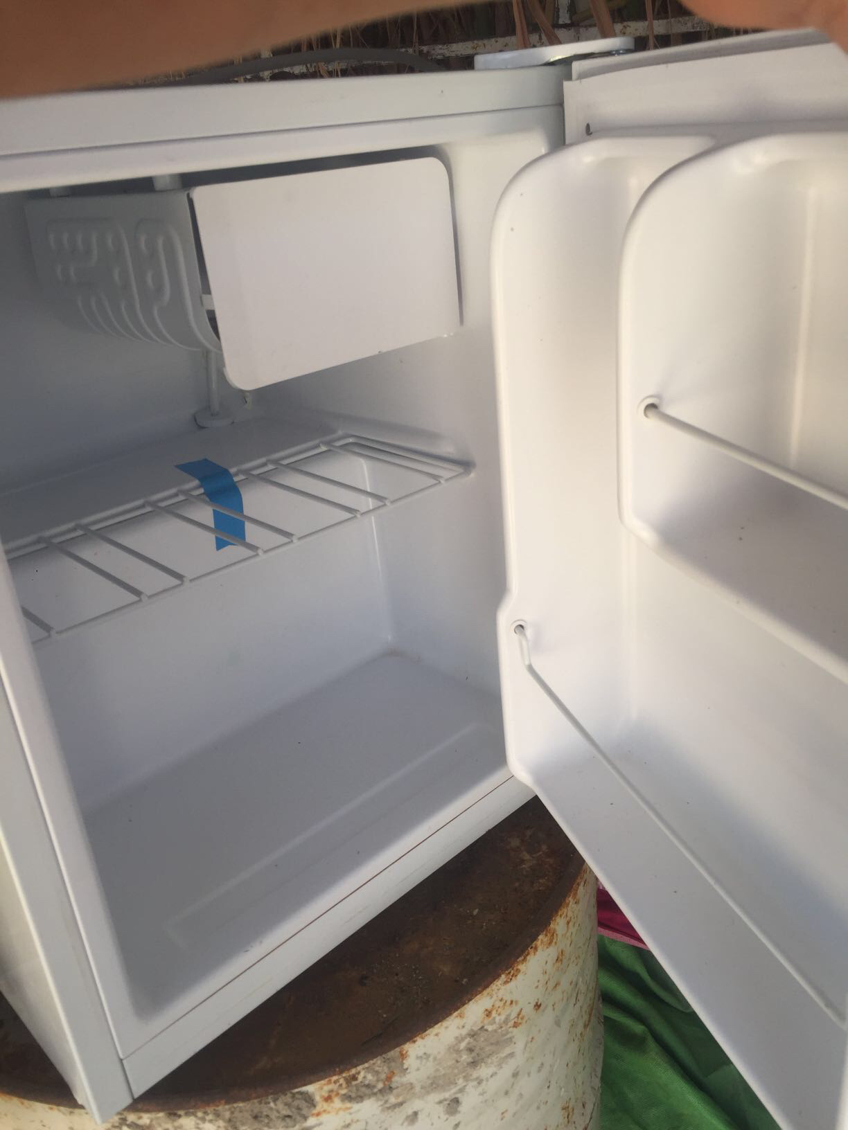 מקרר קטן חדש ונקי 