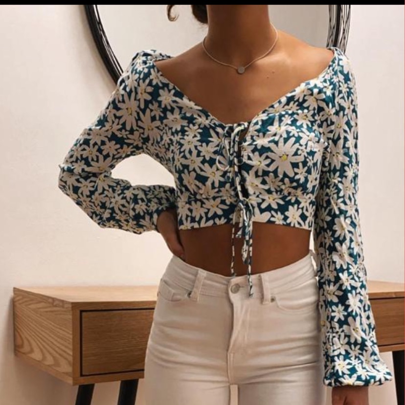 חולצה פרחונית אלגנטית