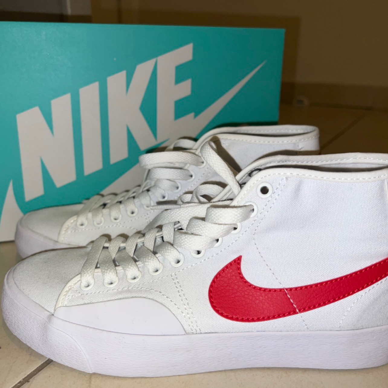 נעליי נייקי